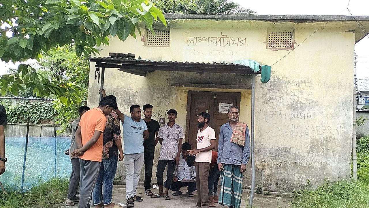 কুষ্টিয়ায় চালককে হত্যা করে ইজিবাইক ছিনতাই, প্রতিবাদে দুদফা সড়ক অবরোধ