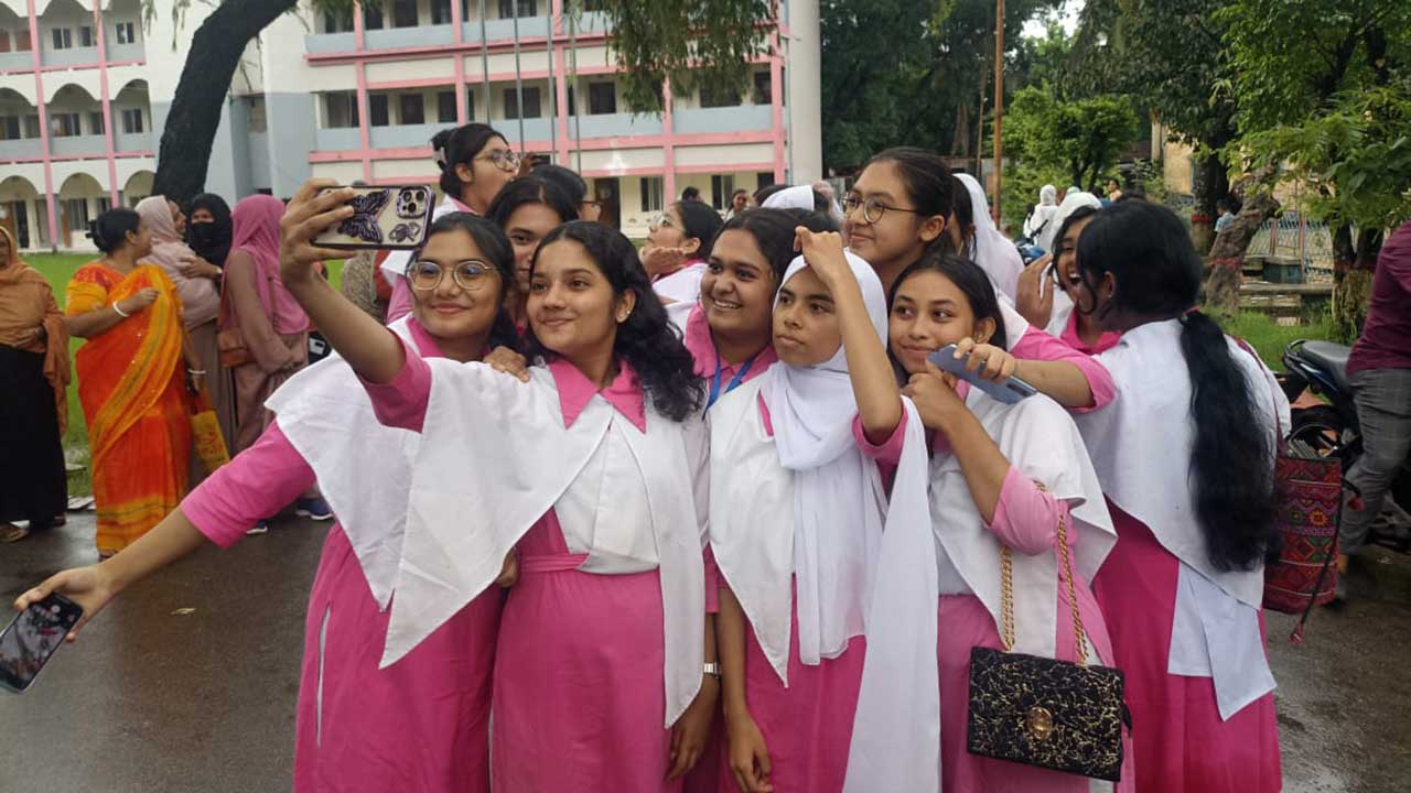 এসএসসিতে বরিশাল বোর্ডে শীর্ষে পিরোজপুর জেলা